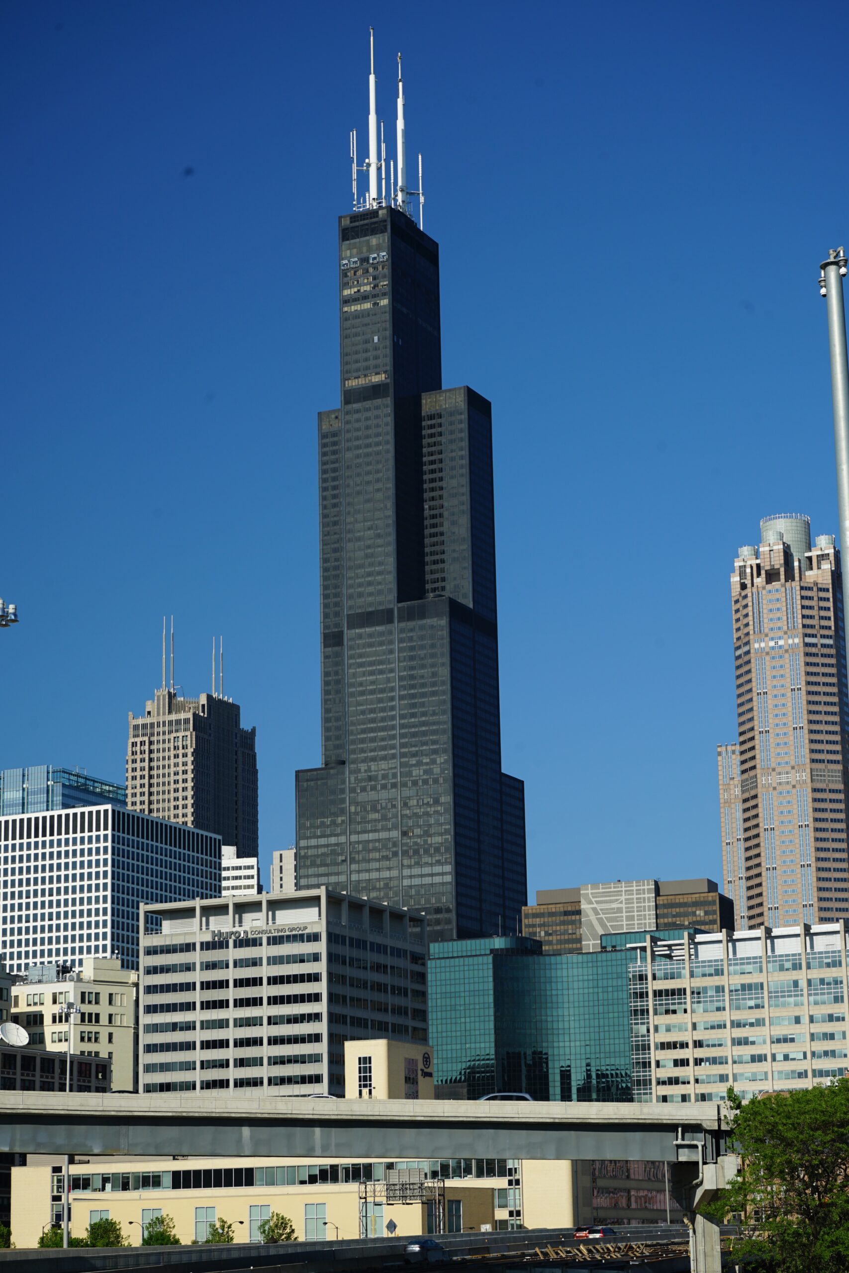 A daylight photo of Willis Tower in Chicago